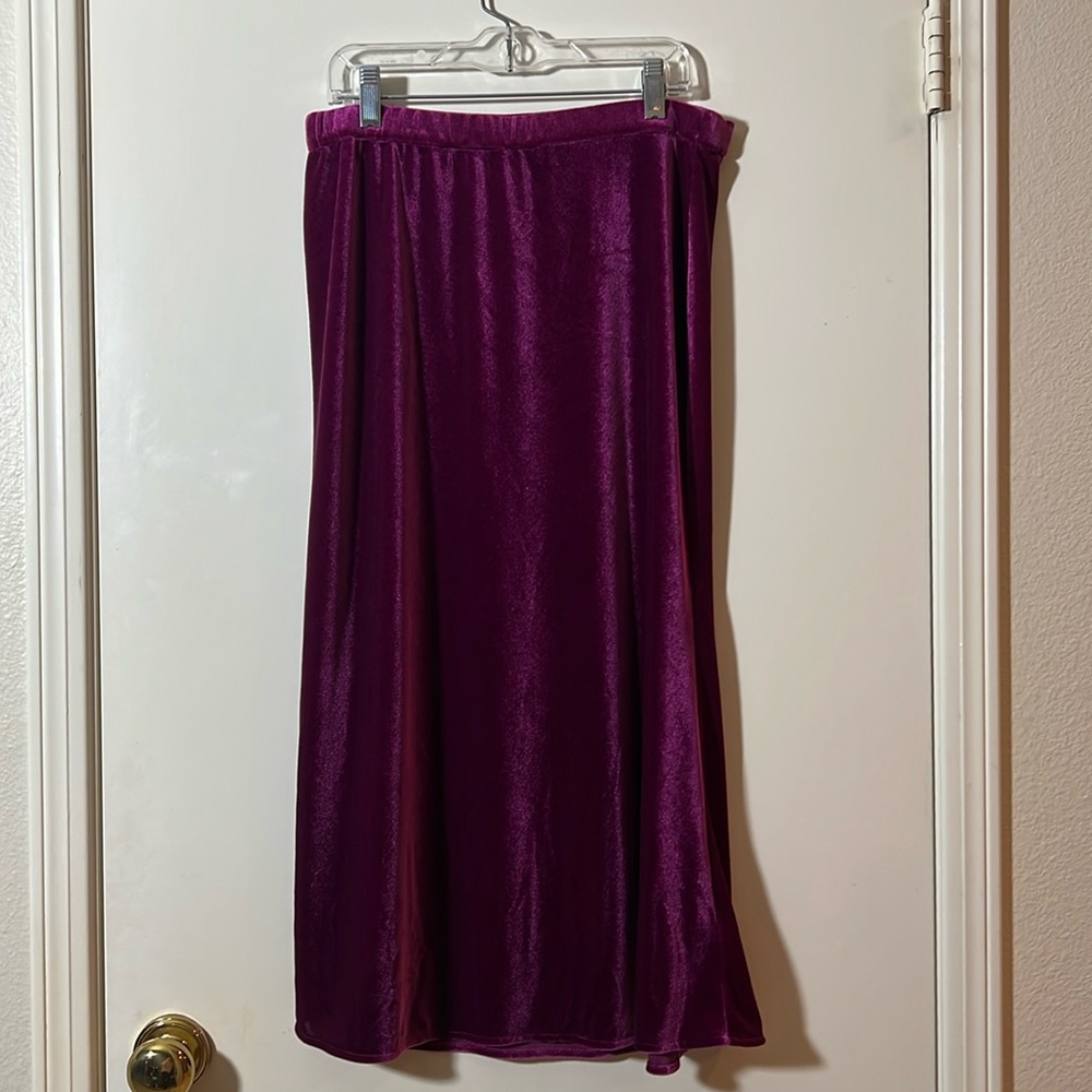GAP Magenta Velvet Skirt NWOT. Perfect for holiday parties.